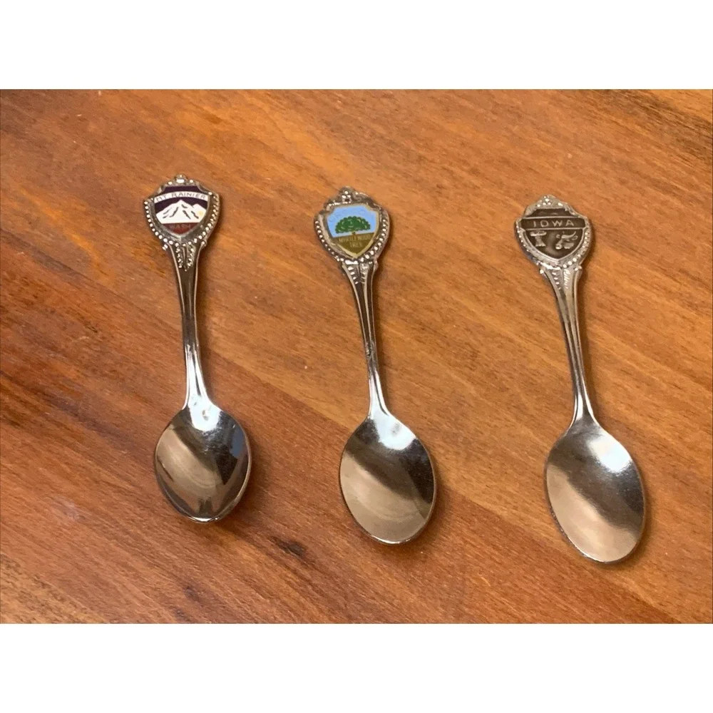 Lot Of 3 Souvenir Spoons Silver Toned‎ Made In Japan Mt Rainier, Oregon & Iowa
